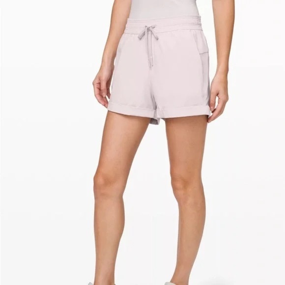 Lululemon Shorts Women’s 8 Break Away Short Light Pink - Picture 1 of 9